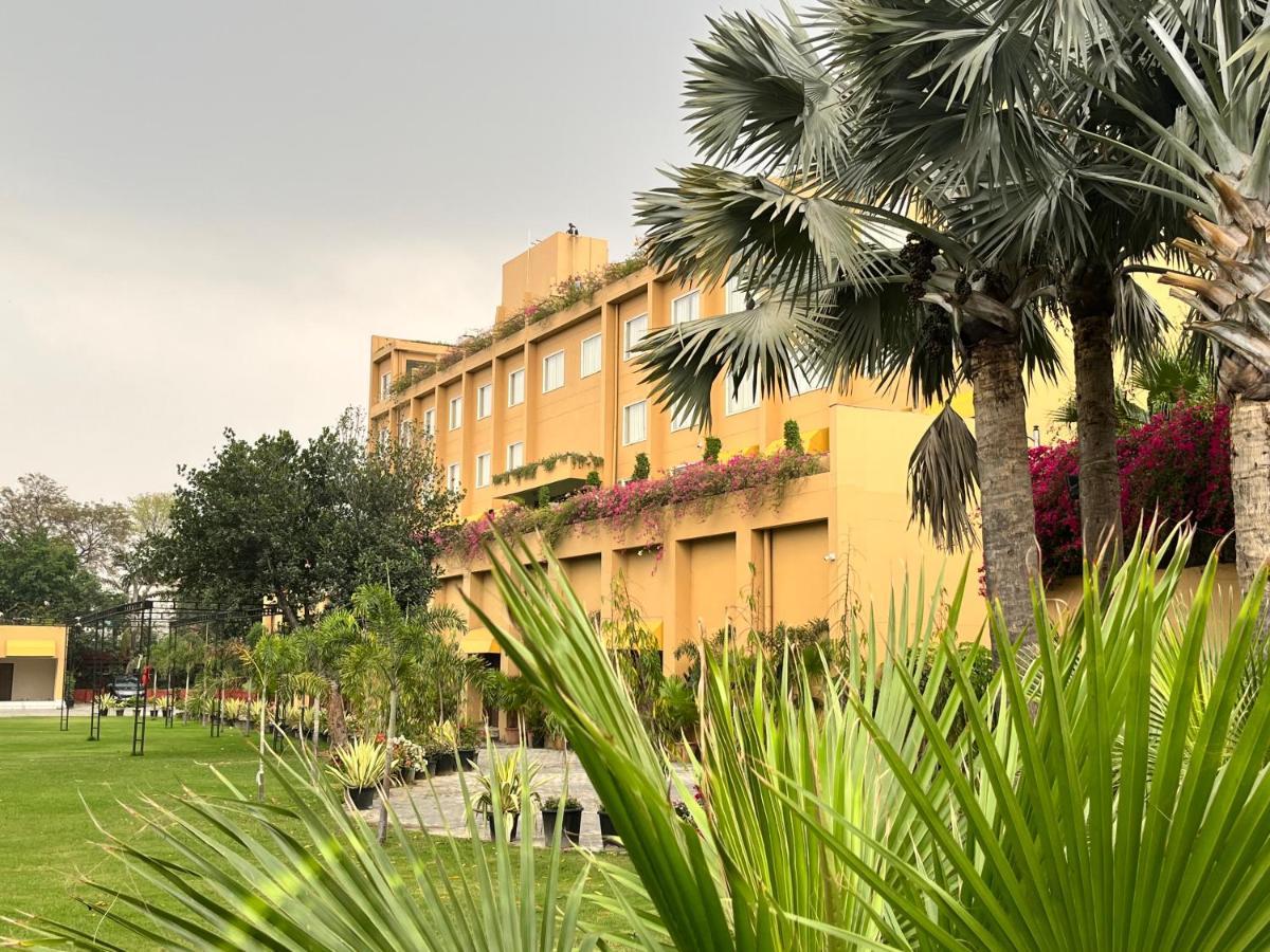 Lalita Grand Hotel Mathura Exterior photo